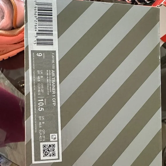 Nike Men’s White and Gold Sneakers - Picture 12 of 15